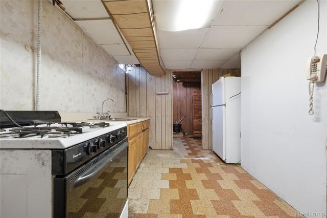 13344 Perry Circle, Warren, MI 48088