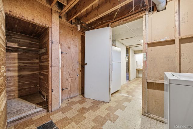 13344 Perry Circle, Warren, MI 48088