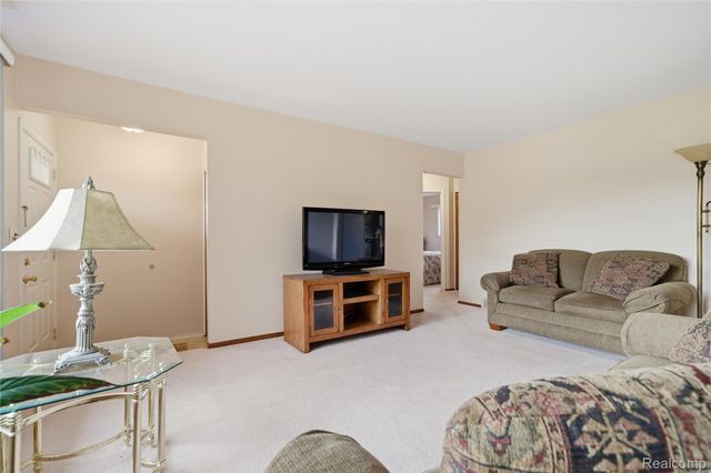 13344 Perry Circle, Warren, MI 48088