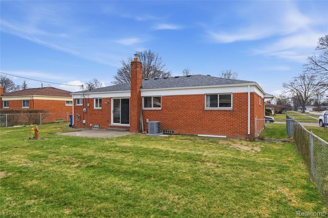 13344 Perry Circle, Warren, MI 48088