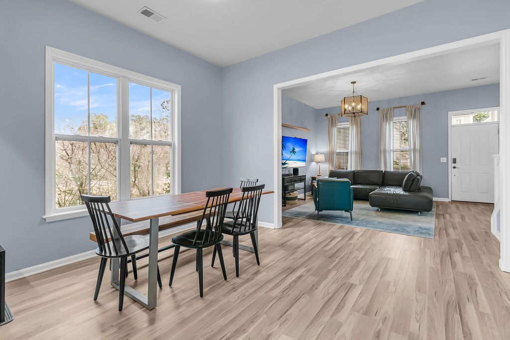 Image 10 of property listing at 100 Hyacinth Street, Summerville, SC 29483