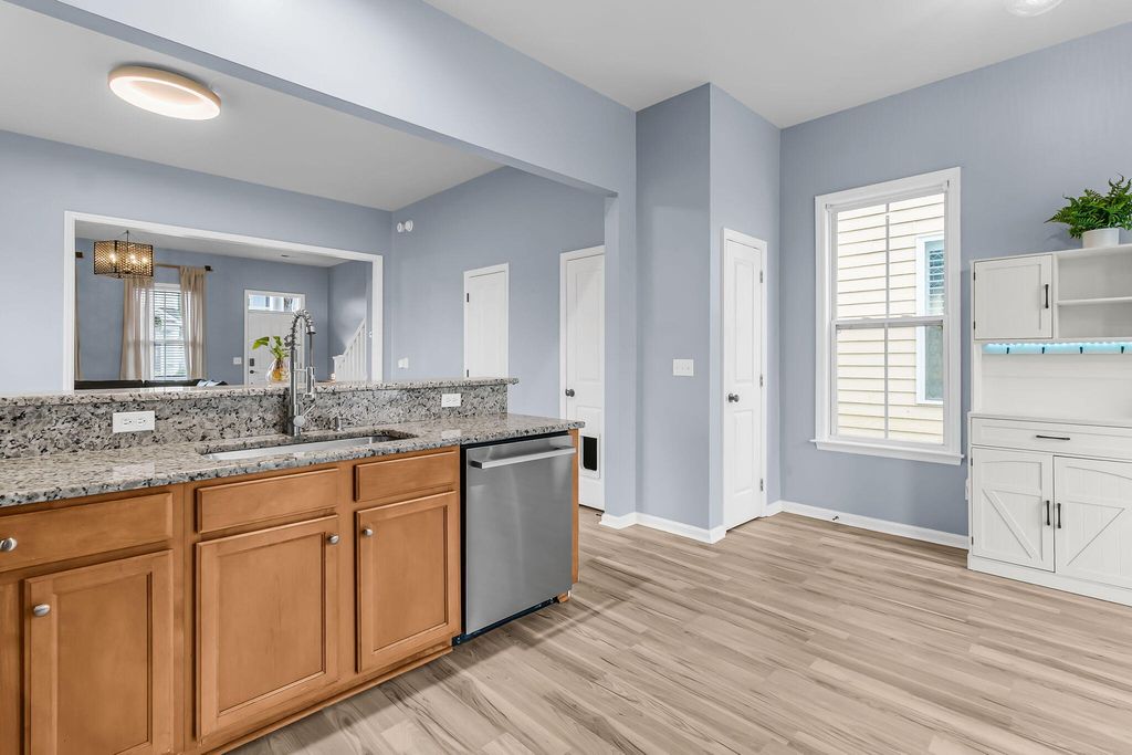 Image 14 of property listing at 100 Hyacinth Street, Summerville, SC 29483