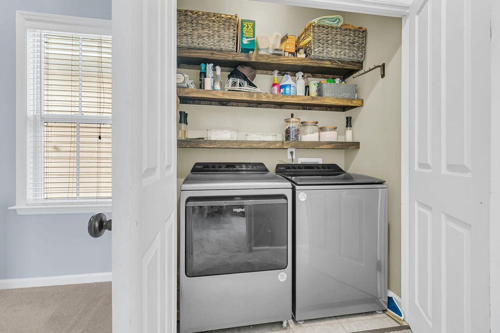 Image 18 of property listing at 100 Hyacinth Street, Summerville, SC 29483