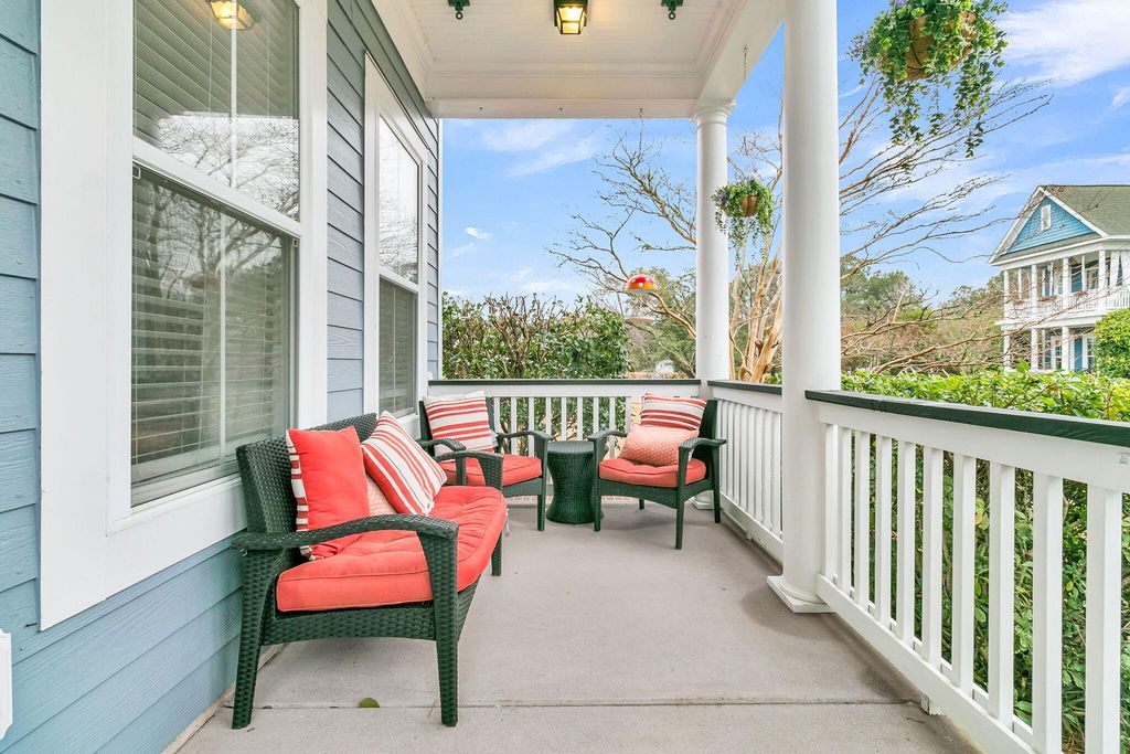 Image 3 of property listing at 100 Hyacinth Street, Summerville, SC 29483