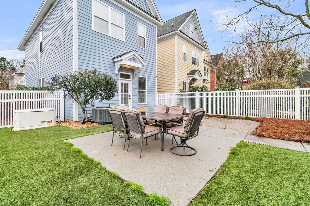 Image 31 of property listing at 100 Hyacinth Street, Summerville, SC 29483