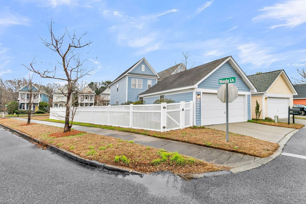 Image 35 of property listing at 100 Hyacinth Street, Summerville, SC 29483