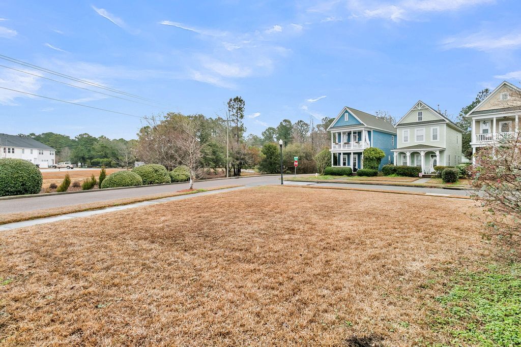 Image 37 of property listing at 100 Hyacinth Street, Summerville, SC 29483