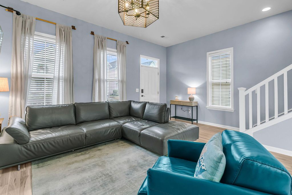 Image 5 of property listing at 100 Hyacinth Street, Summerville, SC 29483