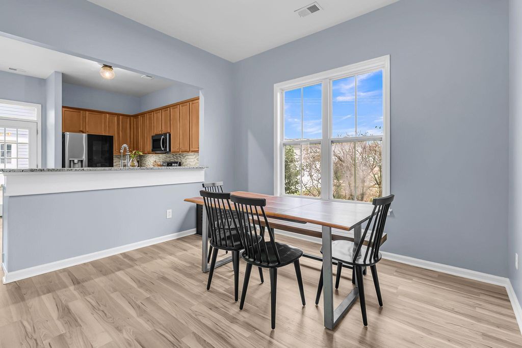 Image 9 of property listing at 100 Hyacinth Street, Summerville, SC 29483