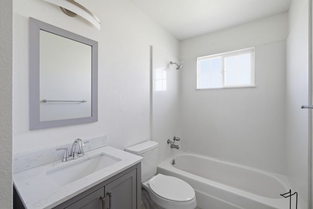 285 E Jayne Avenue, Tipton, CA 93272