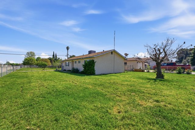 285 E Jayne Avenue, Tipton, CA 93272