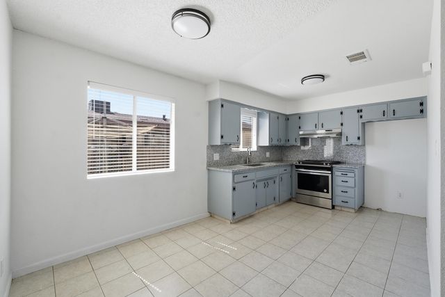 285 E Jayne Avenue, Tipton, CA 93272