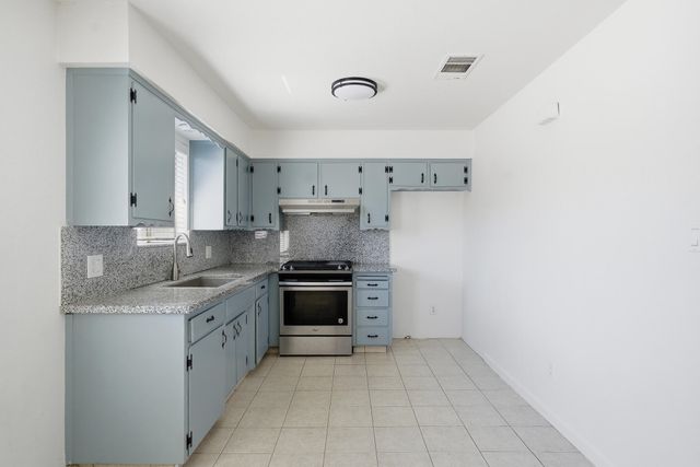 285 E Jayne Avenue, Tipton, CA 93272