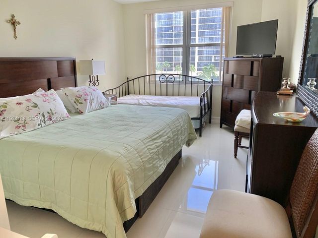1985 S Ocean Dr 3C, Hallandale Beach, FL 33009