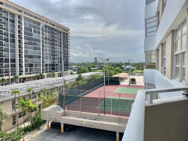1985 S Ocean Dr 3C, Hallandale Beach, FL 33009