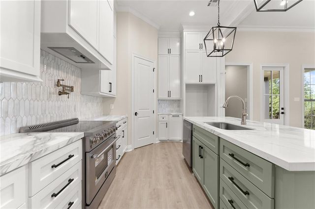 2627 Laura Lane, Lake Charles, LA 70605