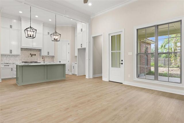 2627 Laura Lane, Lake Charles, LA 70605