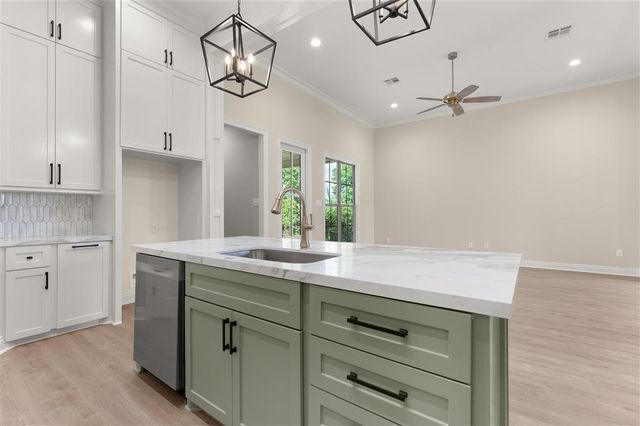 2627 Laura Lane, Lake Charles, LA 70605