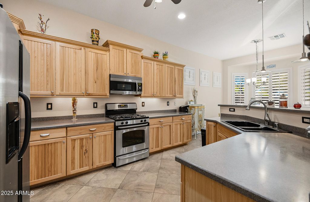 Image 2 of property listing at 4307 W LAPENNA Drive, Anthem, AZ 85087