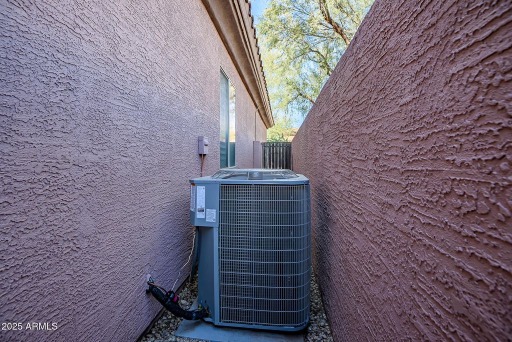 Image 20 of property listing at 4307 W LAPENNA Drive, Anthem, AZ 85087