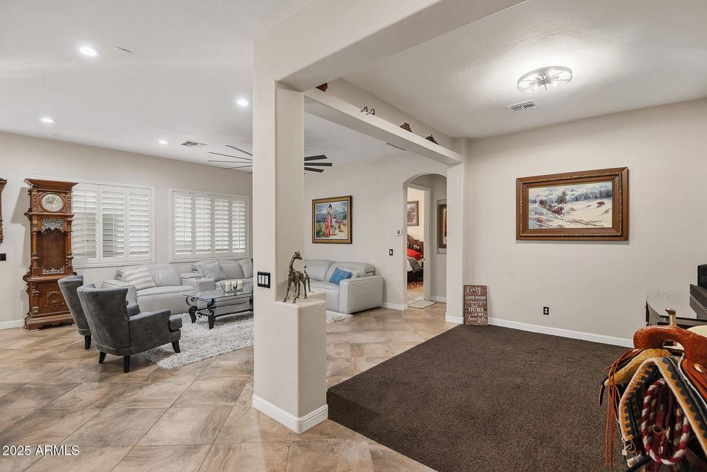 Image 6 of property listing at 4307 W LAPENNA Drive, Anthem, AZ 85087