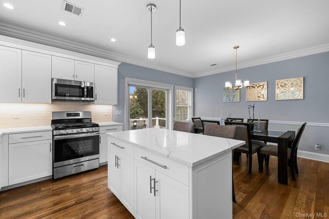 66 Arch Drive, Holbrook, NY 11741