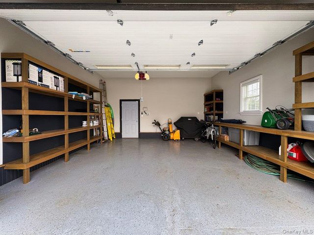 66 Arch Drive, Holbrook, NY 11741