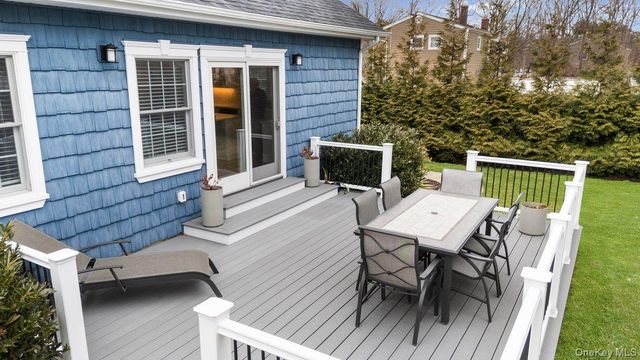 66 Arch Drive, Holbrook, NY 11741