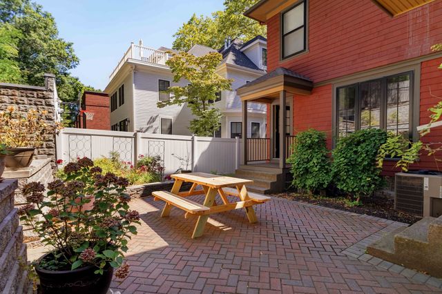 26 Beals 1, Brookline, MA 02446