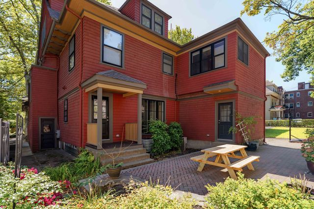 26 Beals 1, Brookline, MA 02446