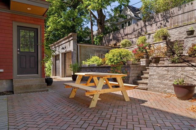 26 Beals 1, Brookline, MA 02446