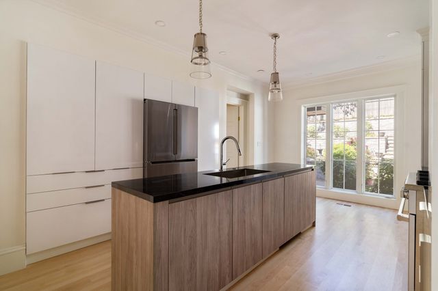 26 Beals 1, Brookline, MA 02446