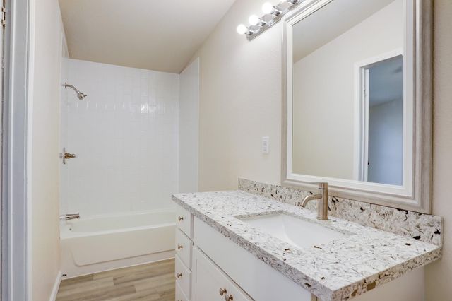 5806 S Highway 35, Alvin, TX 77511