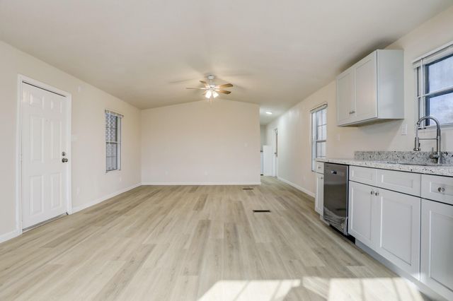 5806 S Highway 35, Alvin, TX 77511