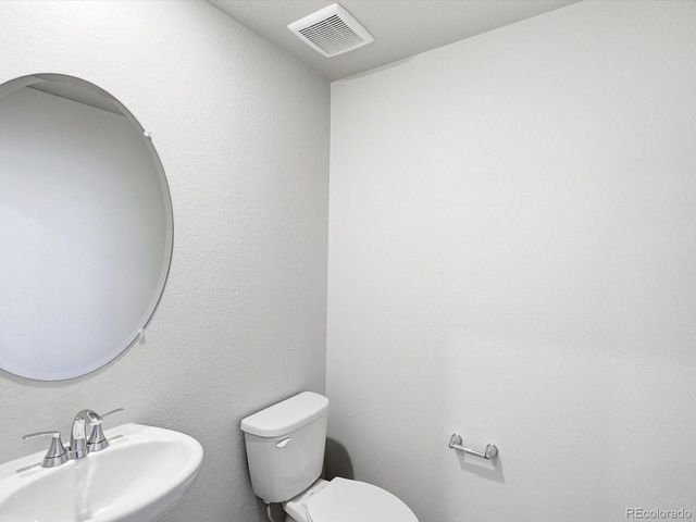 22155 E 7th Pl, Aurora, CO 80018