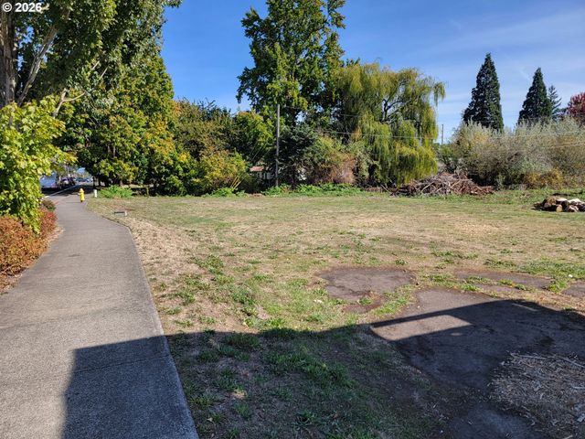 23544 Ne HALSEY St, Wood Village, OR 97060