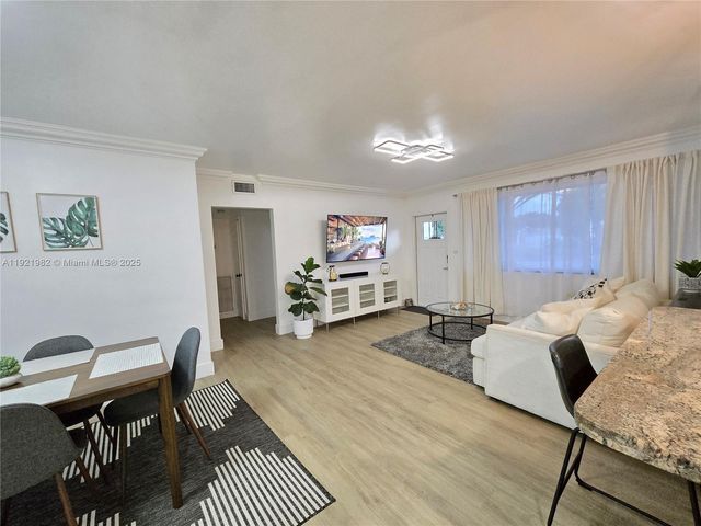 6571 Park St, Hollywood, FL 33024