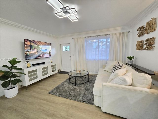 6571 Park St, Hollywood, FL 33024