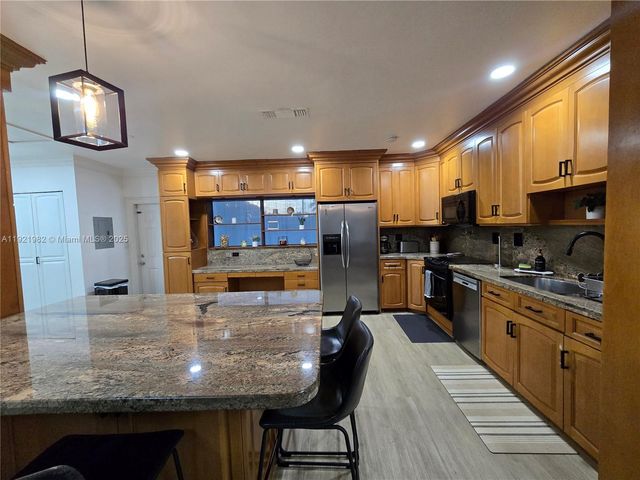 6571 Park St, Hollywood, FL 33024