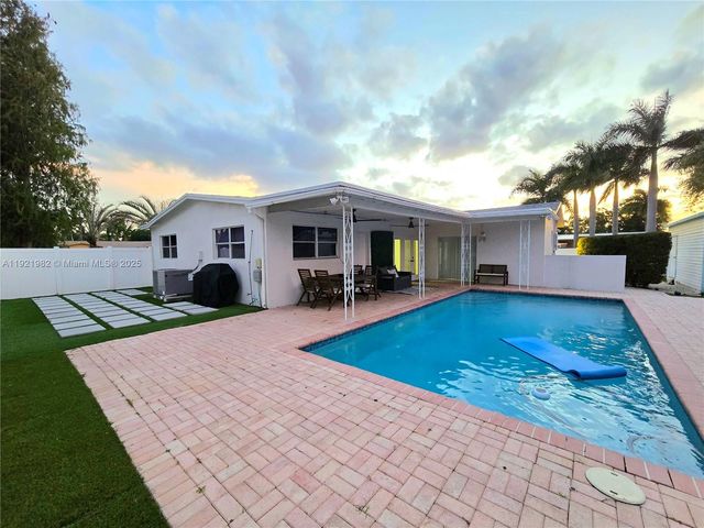 6571 Park St, Hollywood, FL 33024