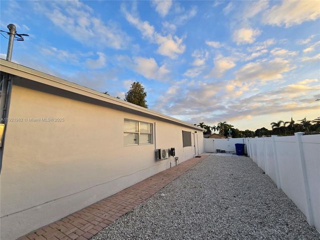 6571 Park St, Hollywood, FL 33024