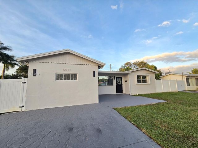 6571 Park St, Hollywood, FL 33024