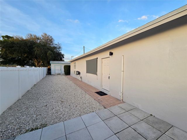 6571 Park St, Hollywood, FL 33024