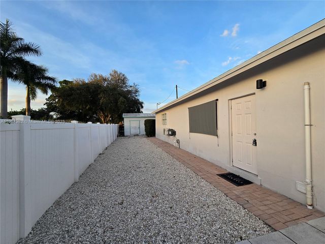 6571 Park St, Hollywood, FL 33024