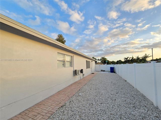 6571 Park St, Hollywood, FL 33024