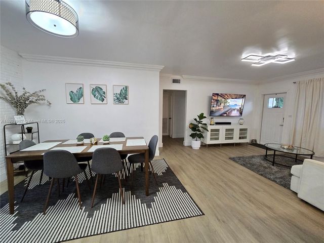 6571 Park St, Hollywood, FL 33024