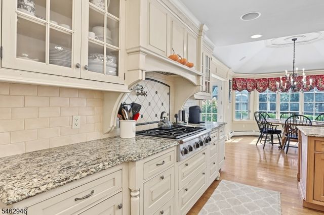 359 Lakeview Dr, Wyckoff Twp., NJ 07481