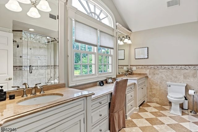 359 Lakeview Dr, Wyckoff Twp., NJ 07481