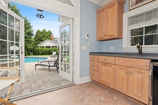 359 Lakeview Dr, Wyckoff Twp., NJ 07481