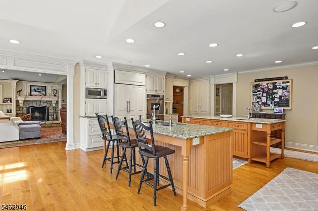 359 Lakeview Dr, Wyckoff Twp., NJ 07481